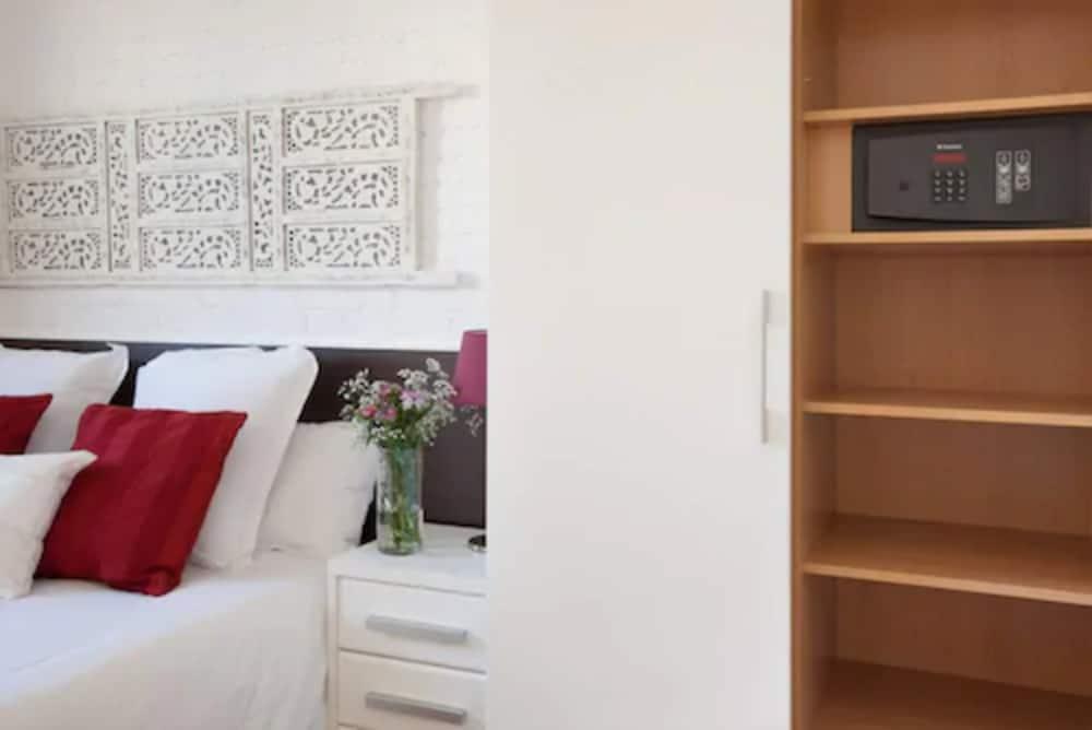 Enjoybcn Gaudi Apartments Barcelona Bagian luar foto