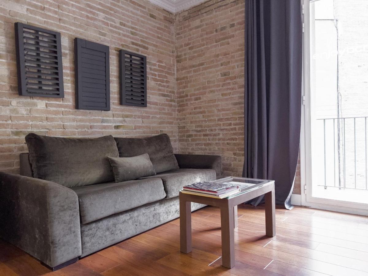 Enjoybcn Gaudi Apartments Barcelona Bagian luar foto
