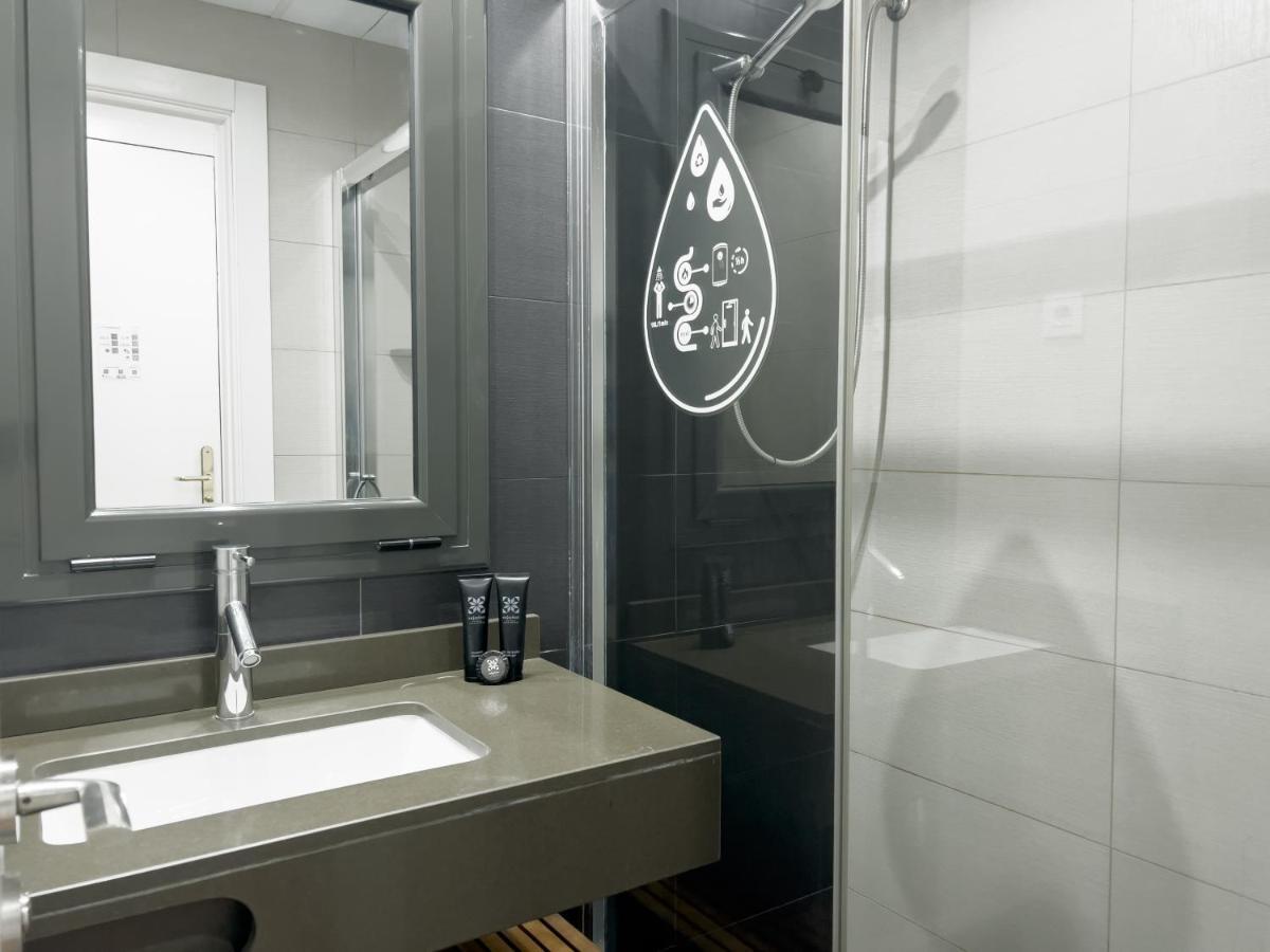 Enjoybcn Gaudi Apartments Barcelona Bagian luar foto