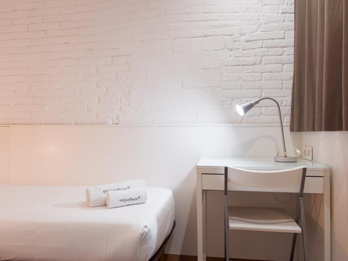 Enjoybcn Gaudi Apartments Barcelona Bagian luar foto