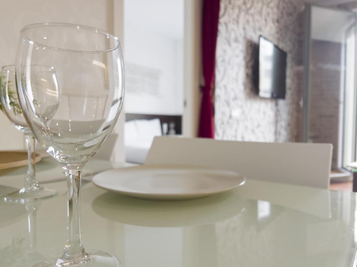 Enjoybcn Gaudi Apartments Barcelona Bagian luar foto