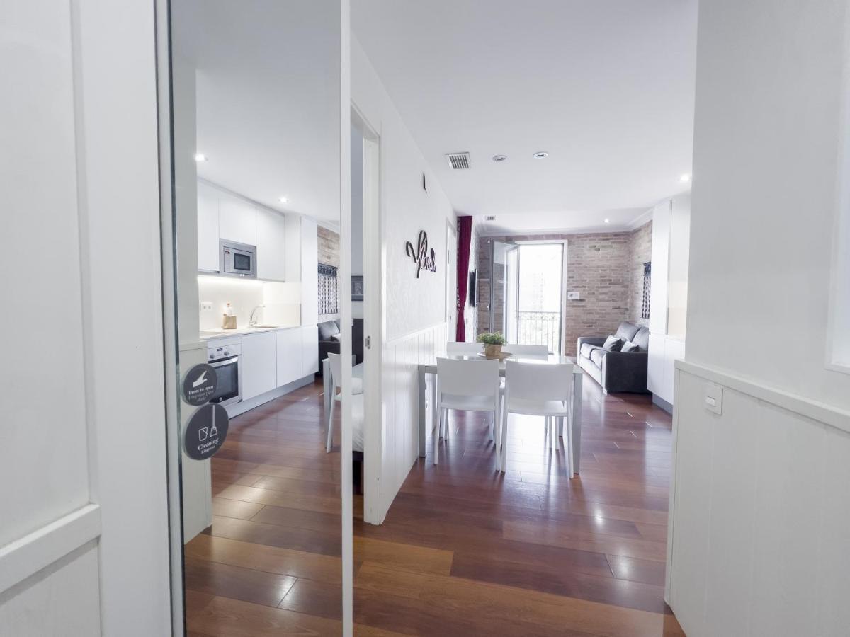 Enjoybcn Gaudi Apartments Barcelona Bagian luar foto
