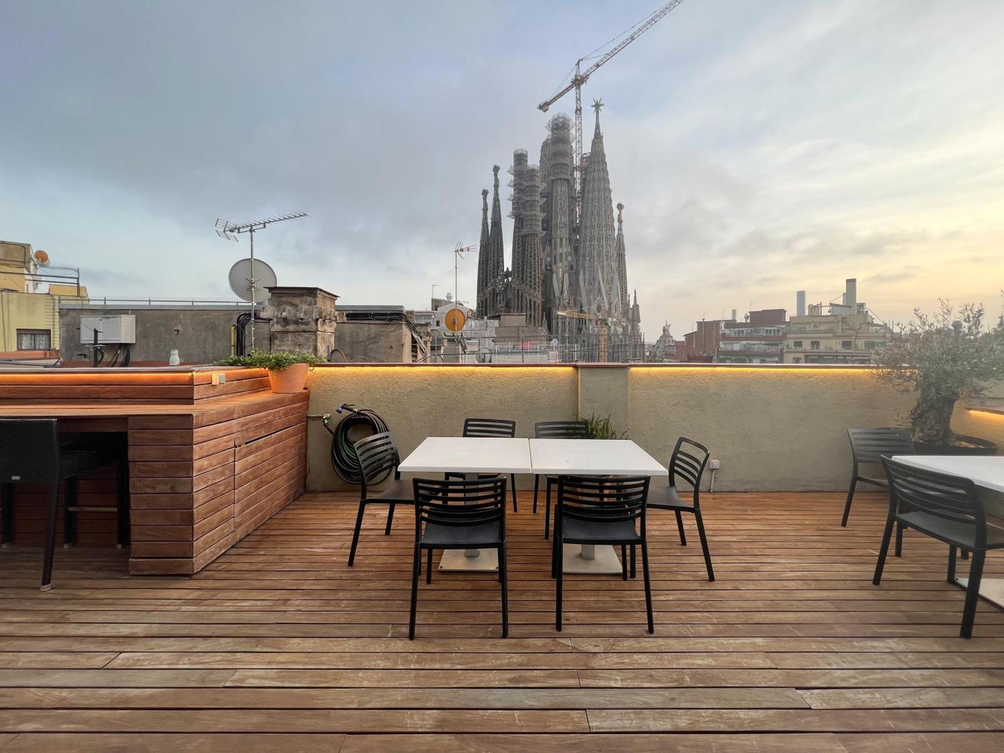 Enjoybcn Gaudi Apartments Barcelona Bagian luar foto