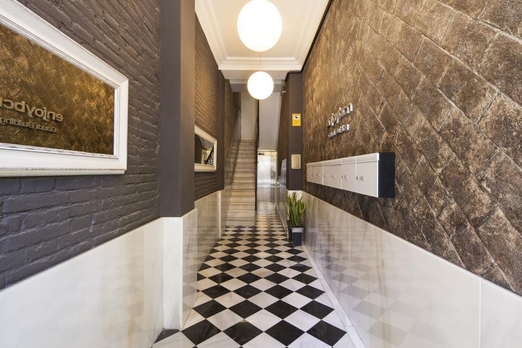 Enjoybcn Gaudi Apartments Barcelona Bagian luar foto
